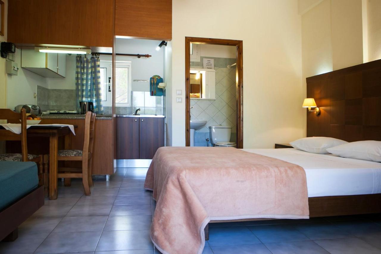 Summer Garden Αpartments & Studios Argostoli  Exteriör bild